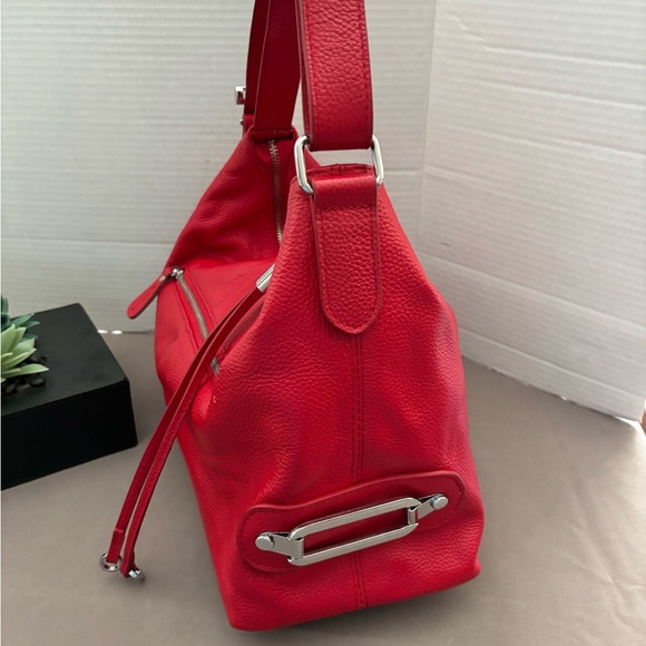 ZENCY MEDIUM RED PEBBLED TOP GRAIN LEATHER ADJUSTABLE STRAP FIVE POCKET HANDBAG - Picture 2 of 10